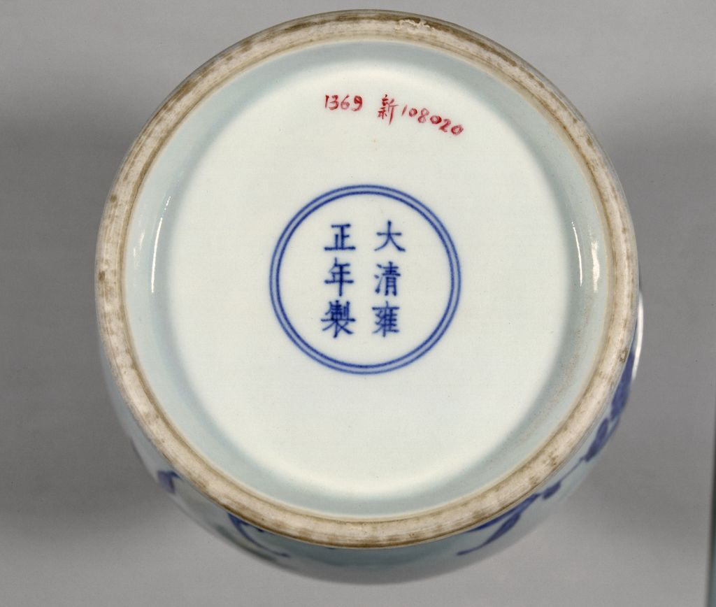 图片[2]-Blue and white olive vase with peach bat pattern-China Archive